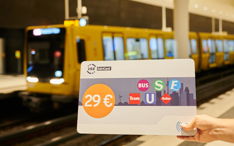 Berlin schafft ein - Foto: Annette Riedl/dpa