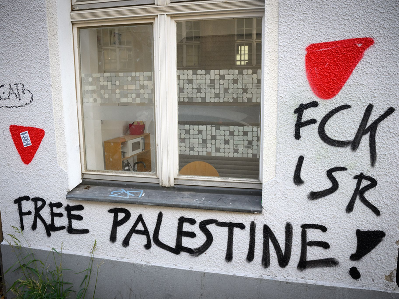 Berlins Polizeipräsidentin rät Juden zu besonderer Vorsicht in bestimmten Gegenden der Stadt.  - Foto: Bernd von Jutrczenka/dpa