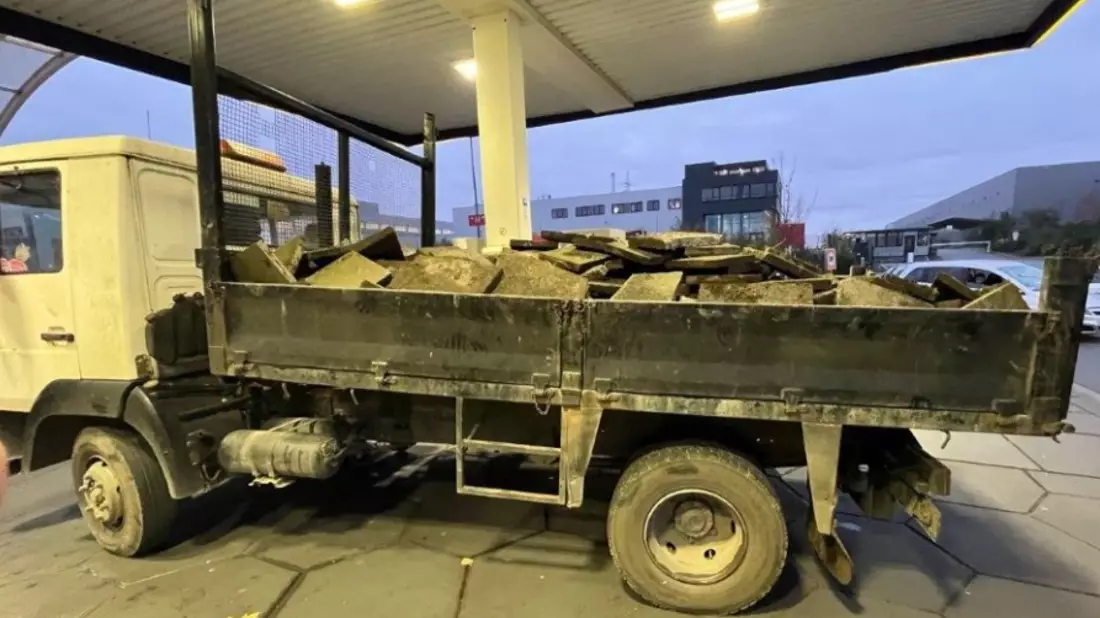 POL-GE: LKW mit erheblichen Mängeln angehalten - Bild: presseportal.de