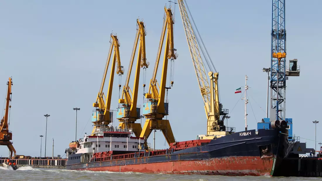 Betroffen von den neuen EU-Sanktionen: Der Hafen von Ansali. (Archivbild) - Bild: picture alliance / dpa