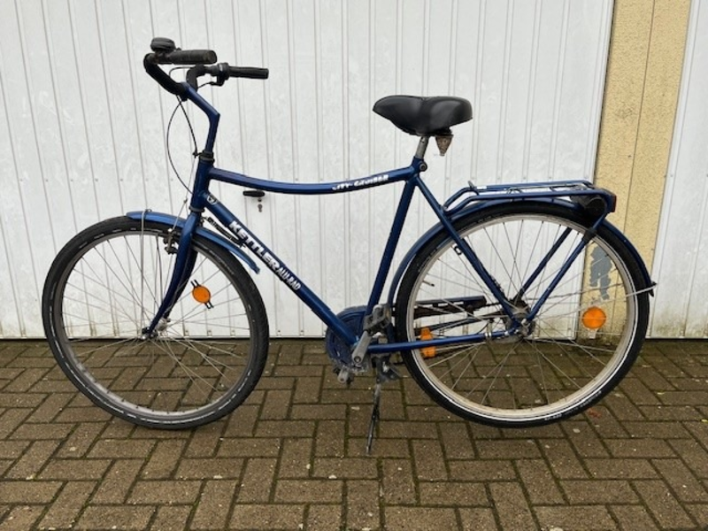 POL-HK: Schwarmstedt: Fahrradeigentümer gesucht (FOTO); Munster: Brennende Mülltonnen; Soltau: Zwei verletzte Polizeibeamte nach Verkehrsunfall; Soltau: Lachgas sichergestellt - Foto: presseportal.de