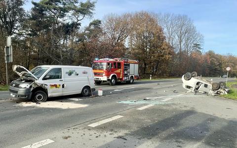 FW Hünxe: Pkw überschlagen - Eine verletzte Person nach Verkehrsunfall - Foto: presseportal.de