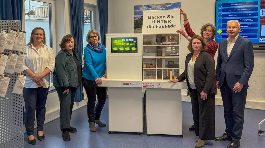 POL-MTK: Ausstellung Gewaltige Liebe in Flörsheim - Bild: presseportal.de