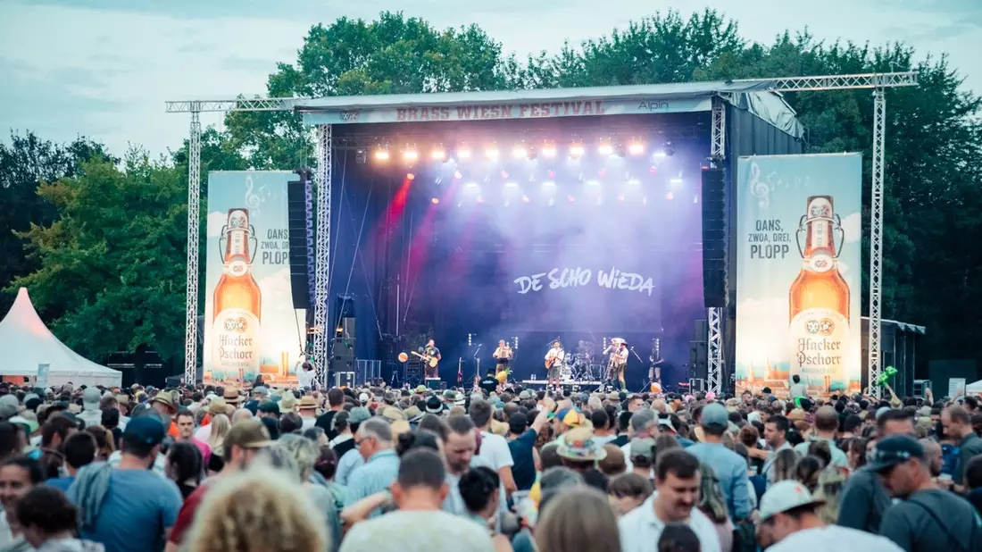 Line-Up des Brass Wiesn Festivals 2025 mit erstklassigen Headlinern: Freitagabend Wanda, Samstagabend Pizzera & Jaus - Bild: presseportal.de