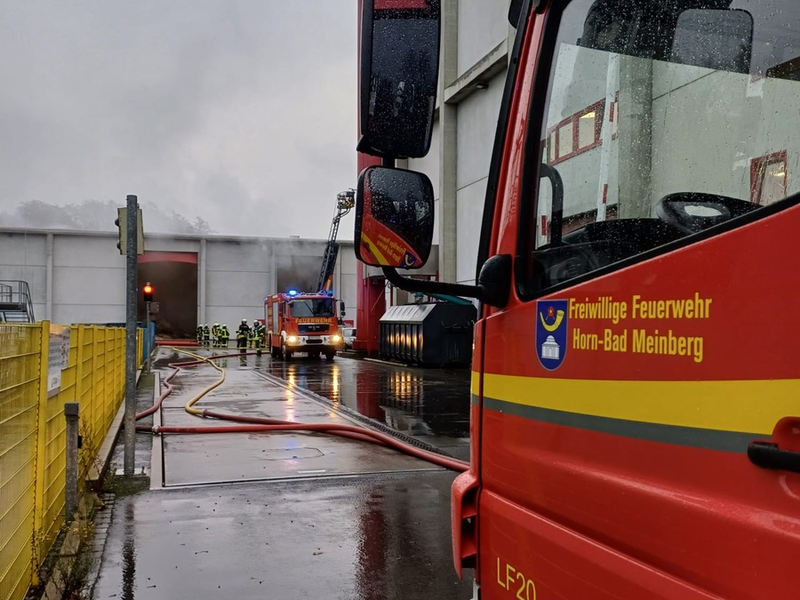 FW Horn-Bad Meinberg: Staubexplosion in Holzheizkraftwerk - Glutnester sorgen für langwierigen Feuerwehreinsatz - Foto: presseportal.de