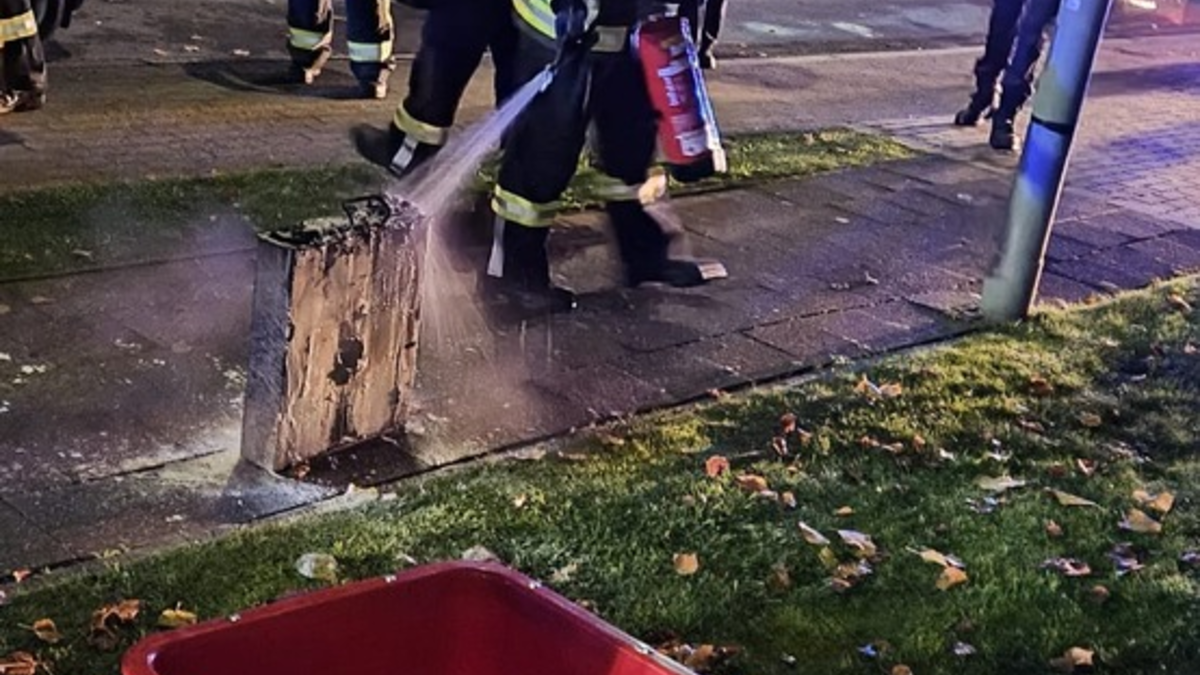 FW-WRN: FEUER_3 - LZ1 - LG2 - LG4 - brennt Photovoltaik Batteriespeicher im Keller - Foto: presseportal.de