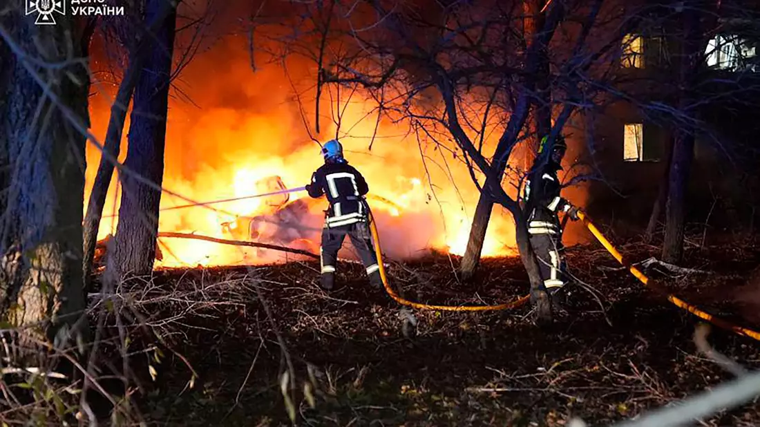 Sumy wird immer häufiger Ziel russischer Angriffe. (Archivbild) - Bild: Uncredited/Ukrainian Emergency Service/AP