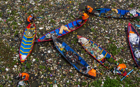 In Ländern wie Indien, wo es oft kein gutes Abfallmanagement gibt, gelangt viel Plastikmüll in die Umwelt. - Foto: Algi Febri Sugita/ZUMA Press Wire/dpa In Ländern wie Indien, wo es oft kein gutes Abfallmanagement gibt, gelangt viel Plastikmüll in die Umwelt. - Foto: Algi Febri Sugita/ZUMA Press Wire/dpa