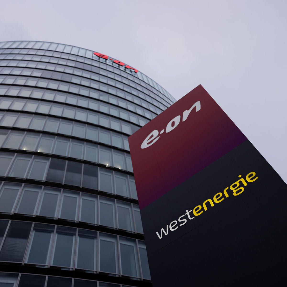 Eon ist Deutschlands größter Verteilnetzbetreiber mit einem Anteil von fast einem Drittel. Eon ist auch einer der größten Ladesäulenbetreiber. - Foto: Rolf Vennenbernd/dpa