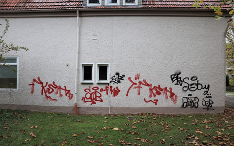 POL-PB: Farbschmierereien an Gebäude und Autos - Foto: presseportal.de