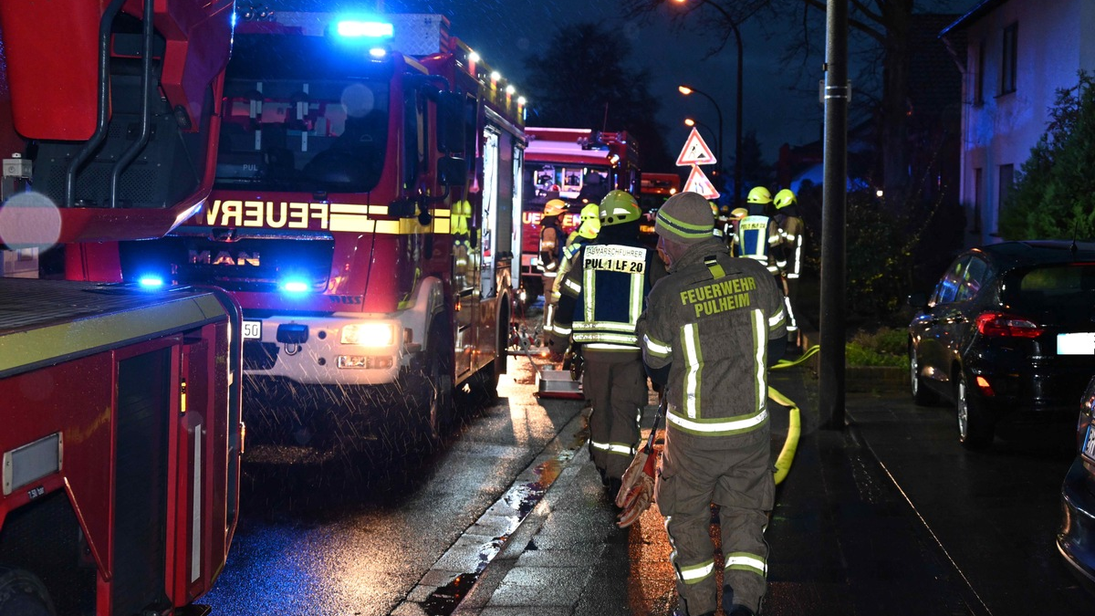 FW Pulheim: Feuer an einem Bungalow - Foto: presseportal.de