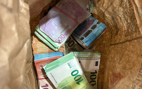 HZA-SW: Ein Rucksack voller Bargeld - Zoll stellt hohe Bargeldsumme sicher - Foto: presseportal.de