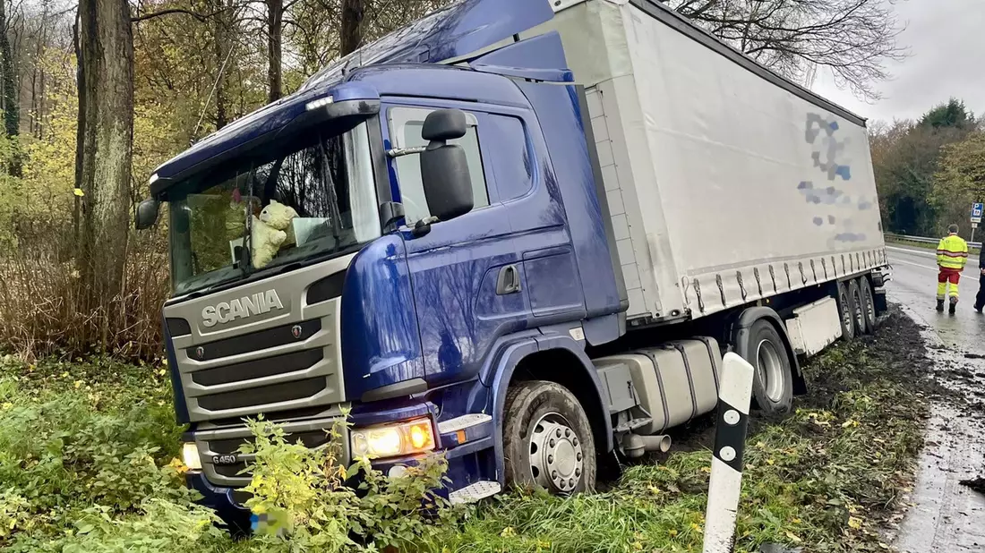 FW Hünxe: Lkw-Unfall auf der Gahlener Straße - Bild: presseportal.de