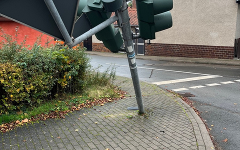 LPI-EF: Zeugen nach Verkehrsunfallflucht in Linderbach gesucht - Foto: presseportal.de