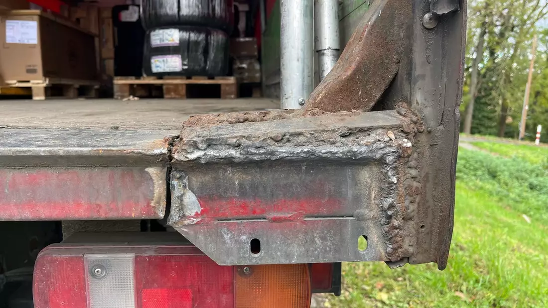 POL-SU: Lkw mit erheblichen Mängeln aus dem Verkehr gezogen - Bild: presseportal.de