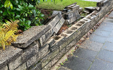 POL-BN: Meckenheim: Mauer beschädigt - Polizei bittet um Hinweise nach Verkehrsunfallflucht - Foto: presseportal.de