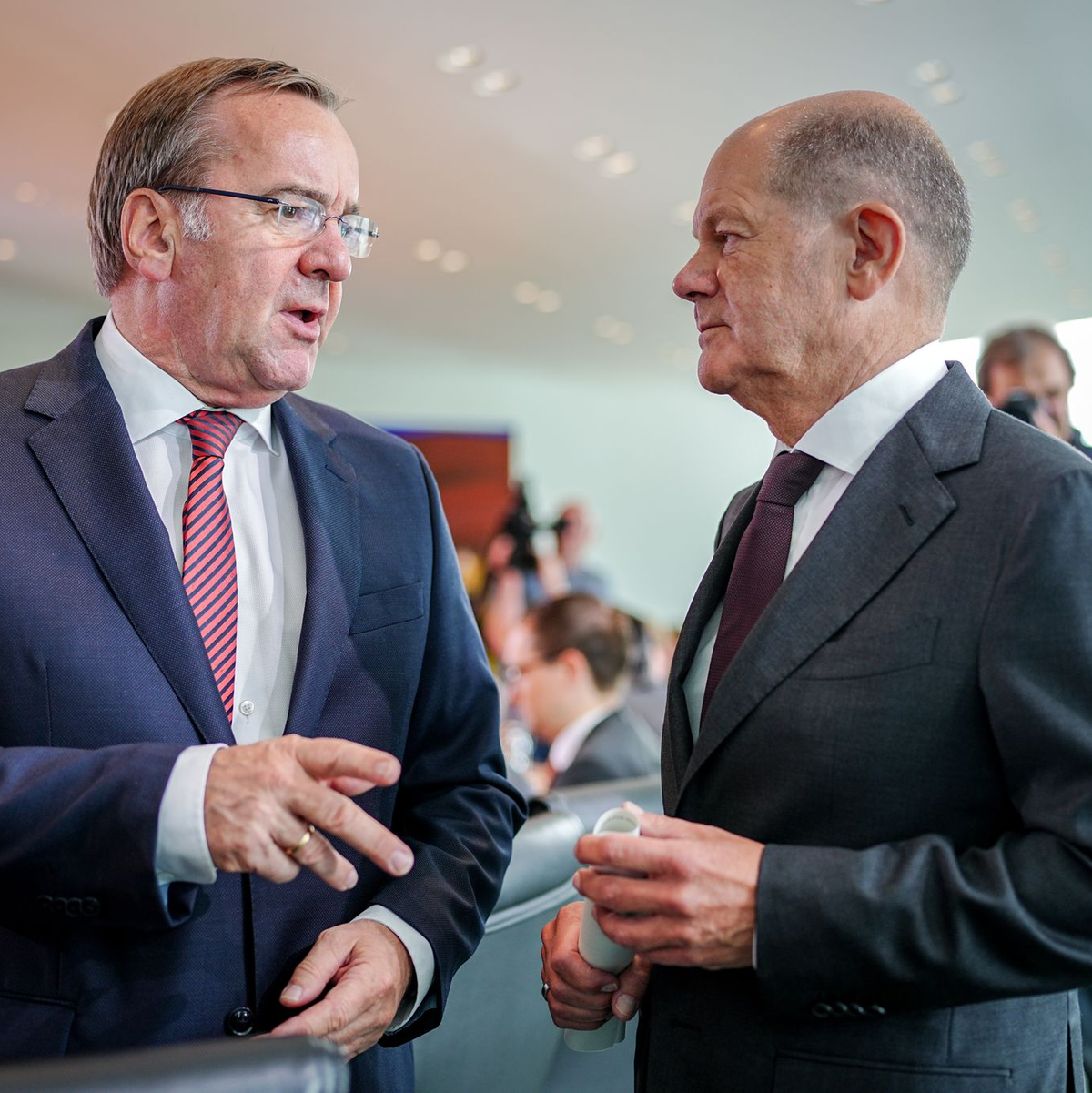 Boris Pistorius (li.) oder Bundeskanzler Olaf Scholz – die Frage der Kanzlerkandidatur ist in der SPD noch nicht entschieden. (Archivbild) - Foto: Kay Nietfeld/dpa