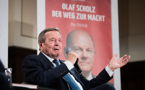 Altkanzler Gerhard Schröder warnt davor, Scholz zu «demontieren». (Archivbild) - Foto: Christoph Soeder/dpa