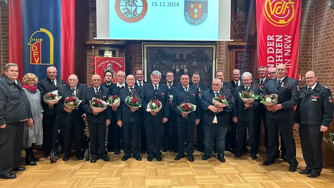 Feuerwehr Kalkar: Ehrungen im Ratssaal 2024 - Bild: presseportal.de