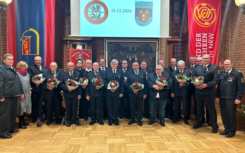 Feuerwehr Kalkar: Ehrungen im Ratssaal 2024 - Foto: presseportal.de