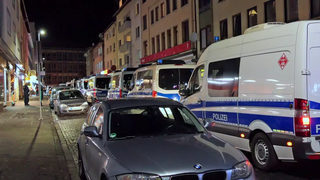 POL-KS: Razzias in der Innenstadt durch OE City: Äxte, Messer, Schlagwerkzeuge und Kokain sichergestellt - Bild: presseportal.de