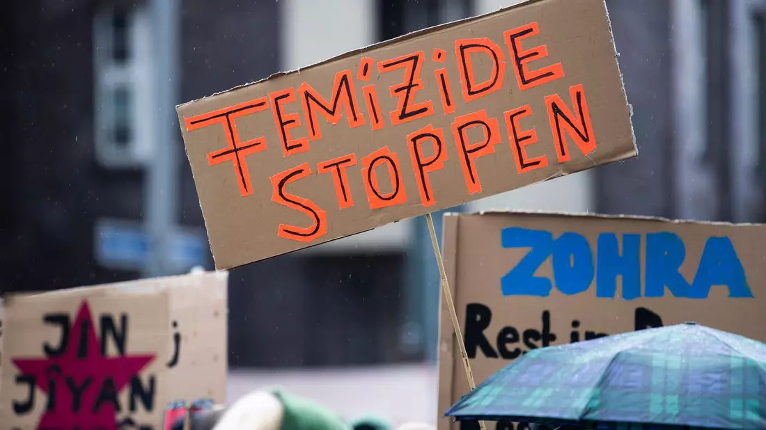 360 Frauen und Mädchen starben im vergangenen Jahr bei Femiziden. (Archivbild) - Bild: Christophe Gateau/dpa