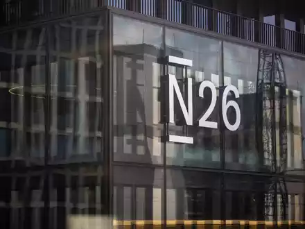 Der Mitbegründer der Digitalbank N26, Maximilian Tayenthal, zieht sich schneller aus dem operativen Geschäft zurück als erwartet. (Archivbild) - Foto: Fernando Gutierrez-Juarez/dpa