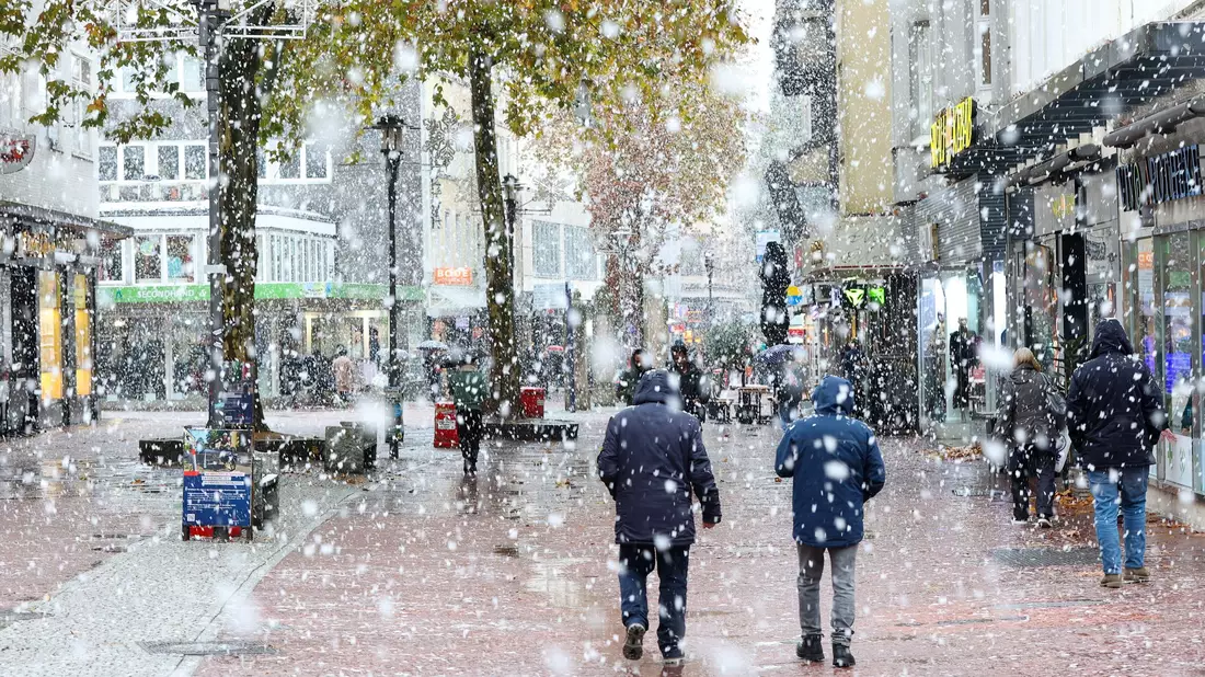 Sogar Hamburg bekam schon etwas Schnee ab. - Bild: Bodo Marks/dpa