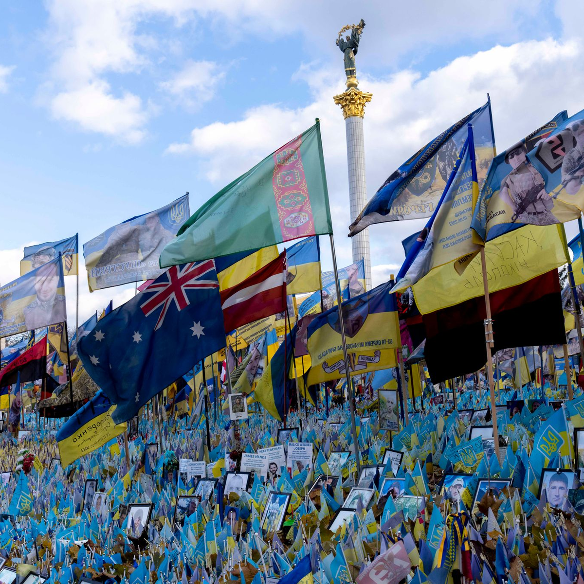 Die Ukraine trauert um die vielen Tausend Opfer des Krieges. - Foto: Andreas Stroh/ZUMA Press Wire/dpa