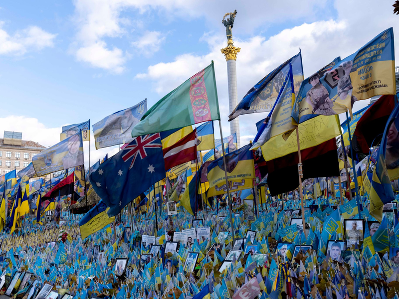 Die Ukraine trauert um die vielen Tausend Opfer des Krieges. - Foto: Andreas Stroh/ZUMA Press Wire/dpa