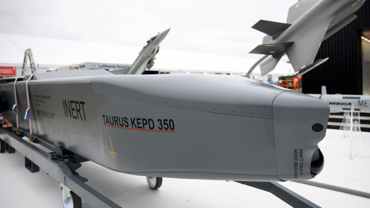 Taurus-Marschflugkörper gehören zum Angebot der Luft- und Raumfahrtindustrie.  - Foto: Bernd von Jutrczenka/dpa