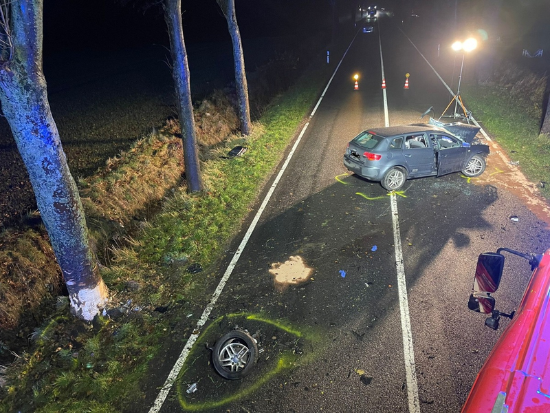 POL-STD: 20-jähriger Autofahrer bei Unfall zwischen Grundoldendorf und Apensen lebensgefährlich verletzt - Foto: presseportal.de