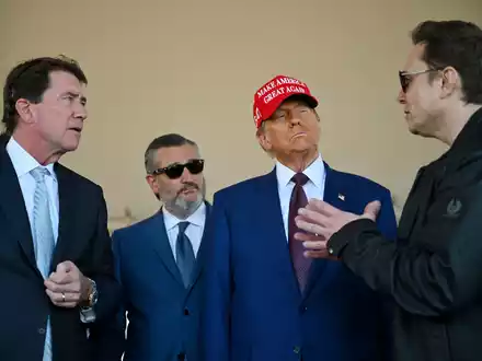 Elon Musk - der laut «Forbes» reichste Mann der Welt - hat das Ohr des bald wieder mächtigsten Mannes der Welt: Donald Trump. - Foto: Brandon Bell/Pool Getty Images North America/AP/dpa