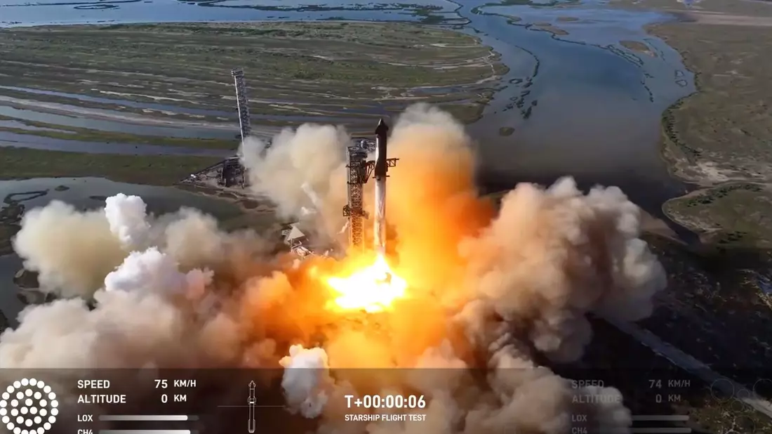 In diesem Bild aus einem von SpaceX zur Verfügung gestellten Video hebt eine SpaceX Starship-Rakete in Boca Chica, Texas, ab. - Bild: -/SpaceX via AP/dpa