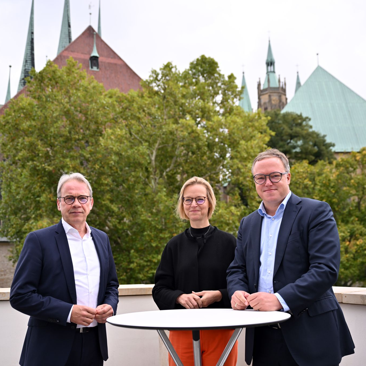 Die Parteien der sich anbahnenden Thüringer Brombeer-Koalition treffen sich in Erfurt mit Vertretern der Linken. - Foto: Martin Schutt/dpa