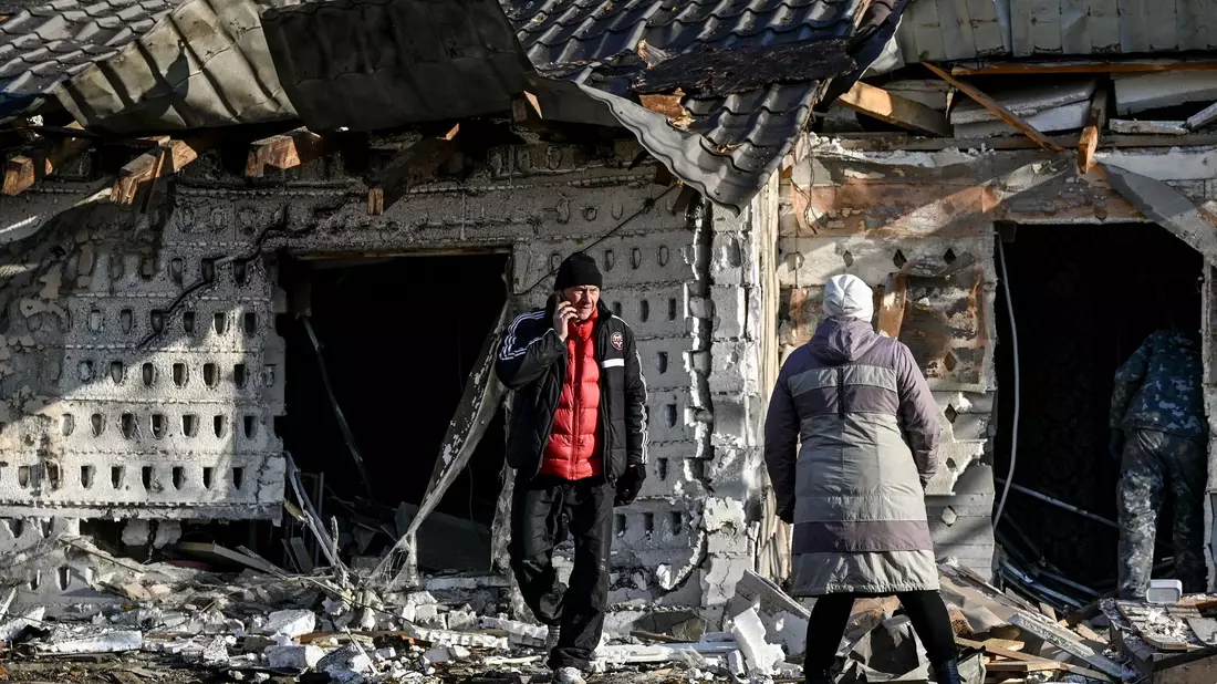 Zerstörtes Haus nach einem russischen Angriff.  - Bild: -/Ukrinform/dpa