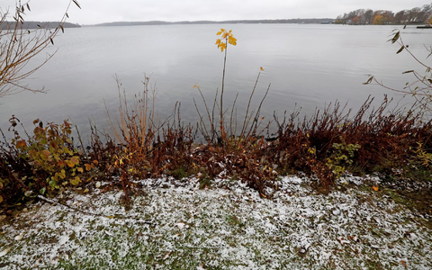 Für diesen Mittwoch erwarten die Meteorologen nasskaltes Schauerwetter und einzelne Graupelgewitter. - Foto: Bernd Wüstneck/dpa Für diesen Mittwoch erwarten die Meteorologen nasskaltes Schauerwetter und einzelne Graupelgewitter. - Foto: Bernd Wüstneck/dpa