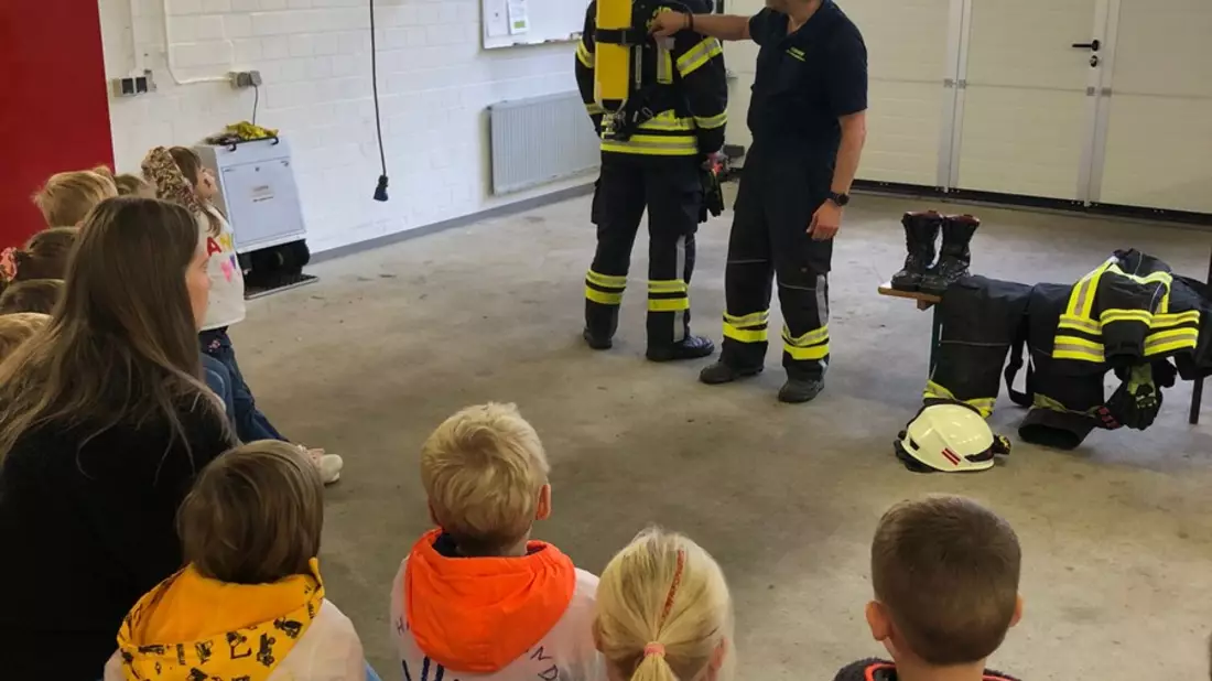 FW-KLE: Brandschutzerziehung mit dem Sankt-Markus-Kindergarten: Da sein, damit es nicht brennt - Bild: presseportal.de