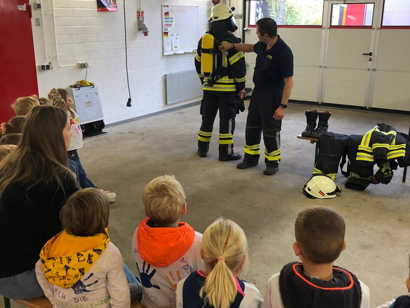 FW-KLE: Brandschutzerziehung mit dem Sankt-Markus-Kindergarten: Da sein, damit es nicht brennt - Foto: presseportal.de