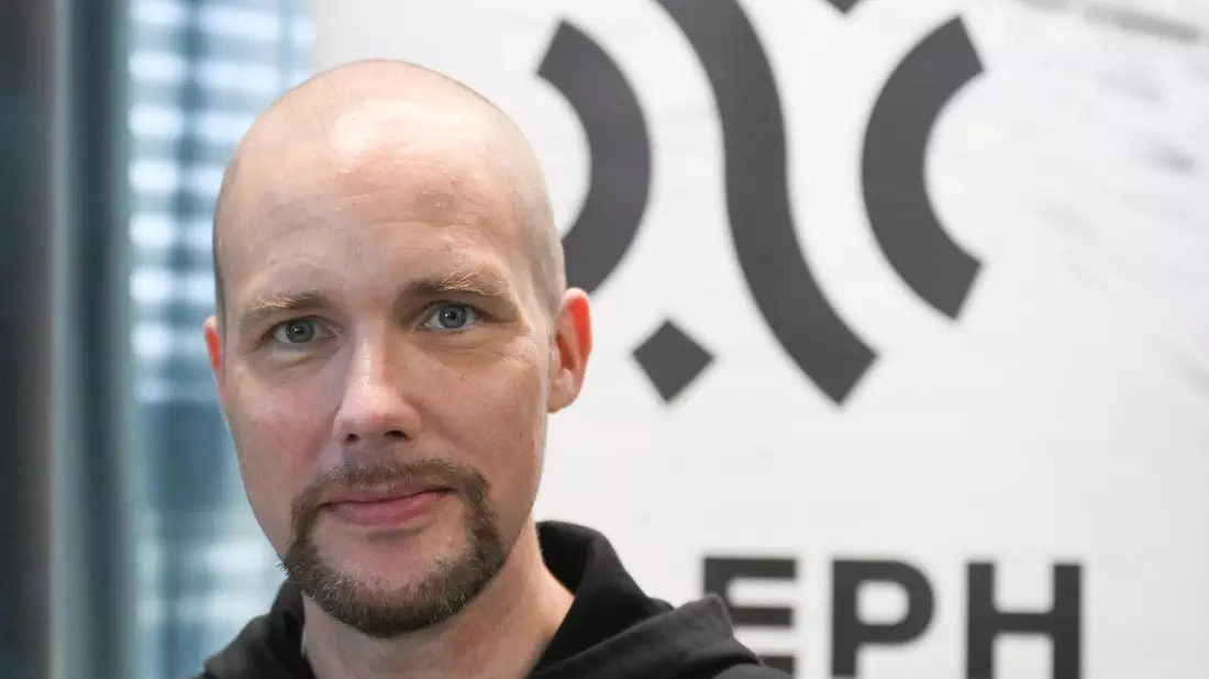 Die Deutsche Bank investiert in das von Jonas Andrulis gegründete KI-Start-up Aleph Alpha. - Bild: Bernd Weißbrod/dpa