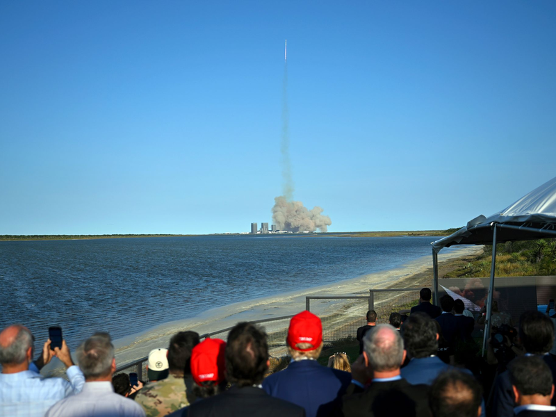 Auch über diese Entscheidung der Justiz dürfte sich Trump freuen. (Archivbild) - Foto: Brandon Bell/Getty Images North America Pool via AP/dpa