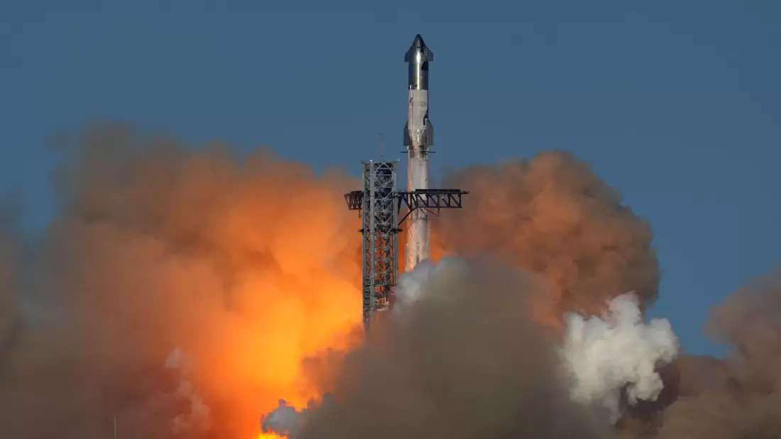 SpaceX's Mega-Rakete Starship hebt zu einem Testflug von der Starbase in Boca Chica, Texas, ab. - Bild: Eric Gay/AP/dpa