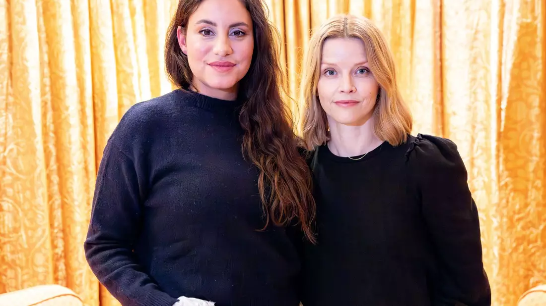 Almila Bagriacik und Karoline Schuch sind das neue Team. - Bild: Axel Heimken/dpa
