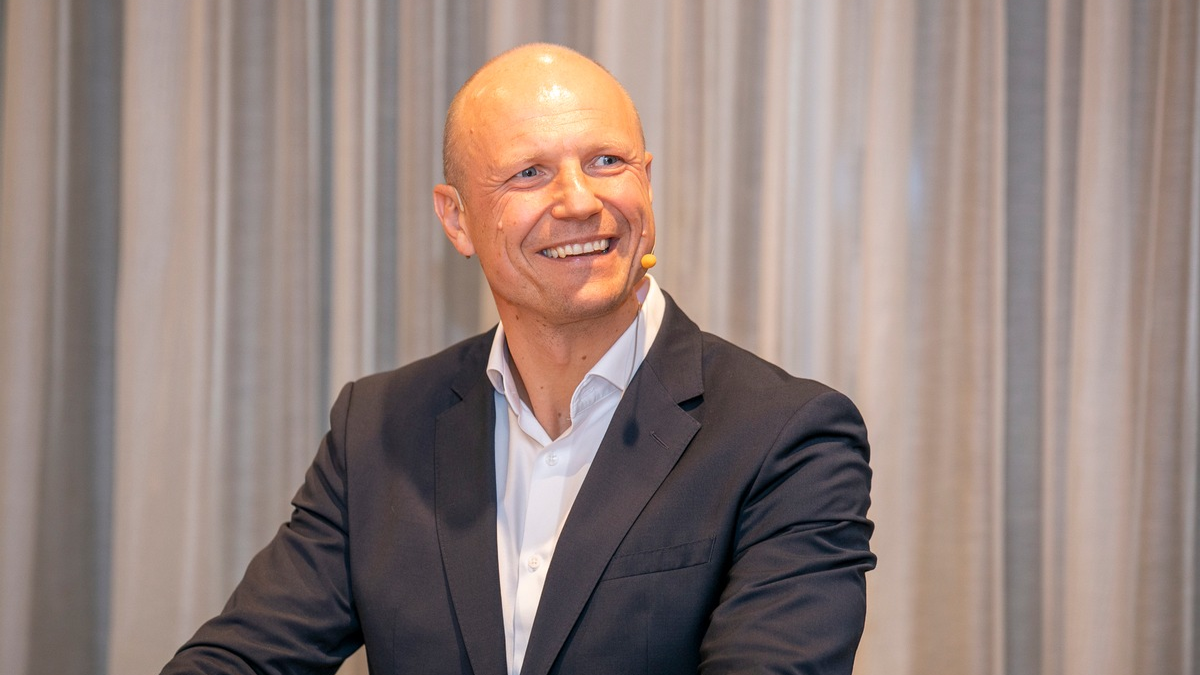 DEKRA trotz globaler wirtschaftlicher und politischer Krisen auf Kurs / Mit anhaltendem Umsatzplus ins Jubiläumsjahr - Foto: presseportal.de