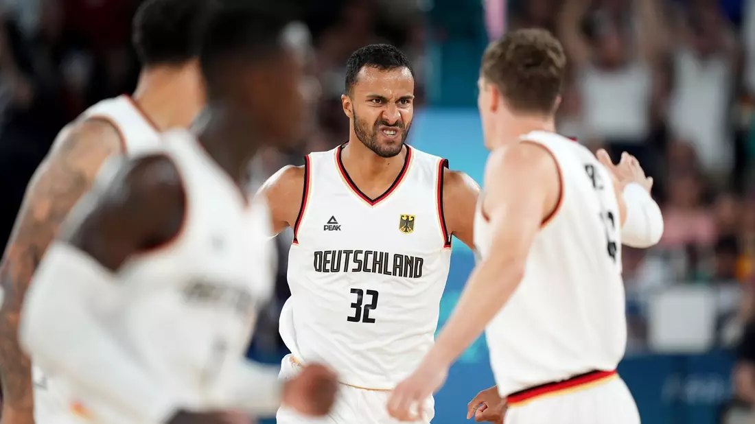 Weltmeister Johannes Thiemann führt die deutschen Basketballer als Kapitän an. - Bild: Marcus Brandt/dpa