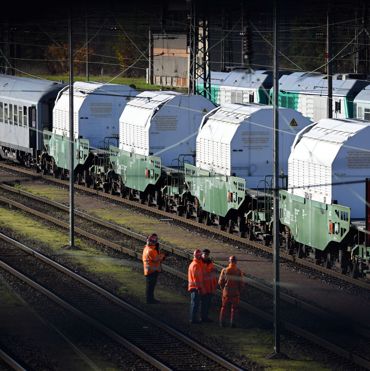 Der Castor-Transport hat Deutschland erreicht. - Foto: Jason Tschepljakow/dpa