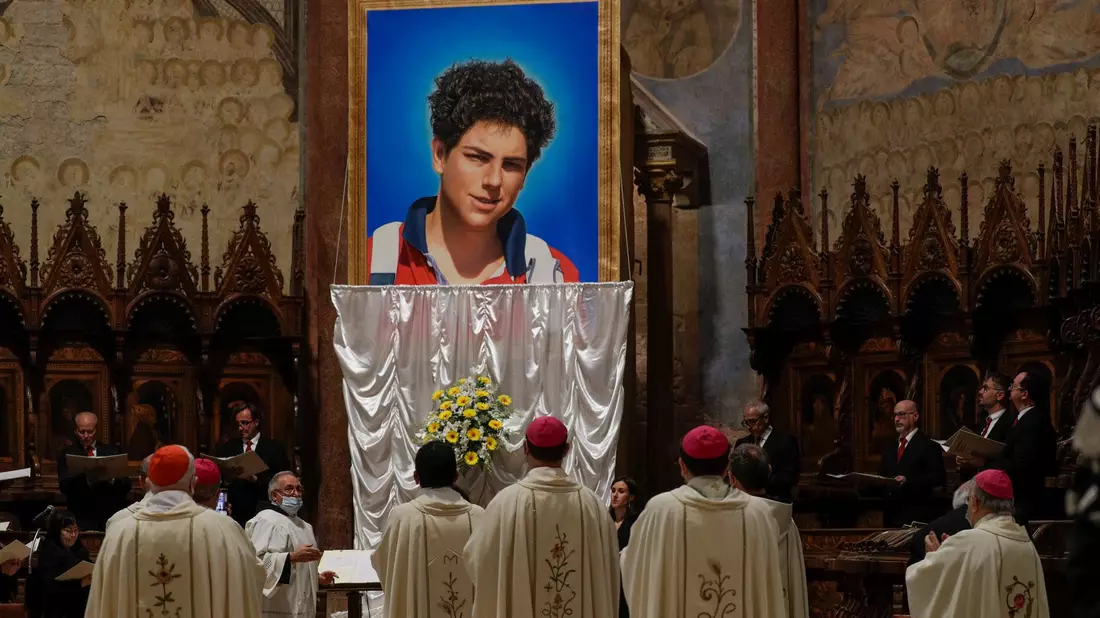 2020 wurde Carlo Acutis bereits seliggesprochen. (Archivbild) - Bild: Gregorio Borgia/AP/dpa