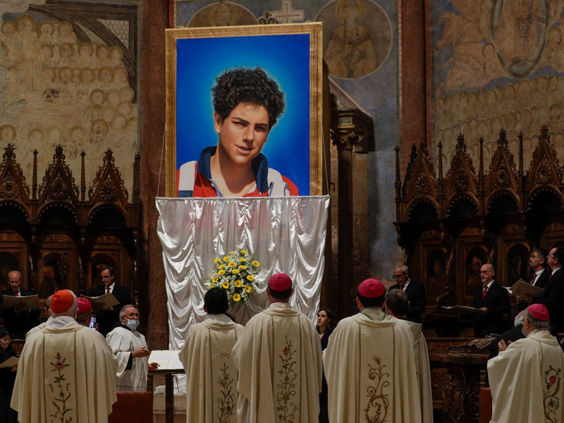 Carlo Acutis starb mit 15 und soll nun fast 20 Jahre nach seinem Tod heiliggesprochen werden. (Archivbild)  - Foto: Gregorio Borgia/AP/dpa