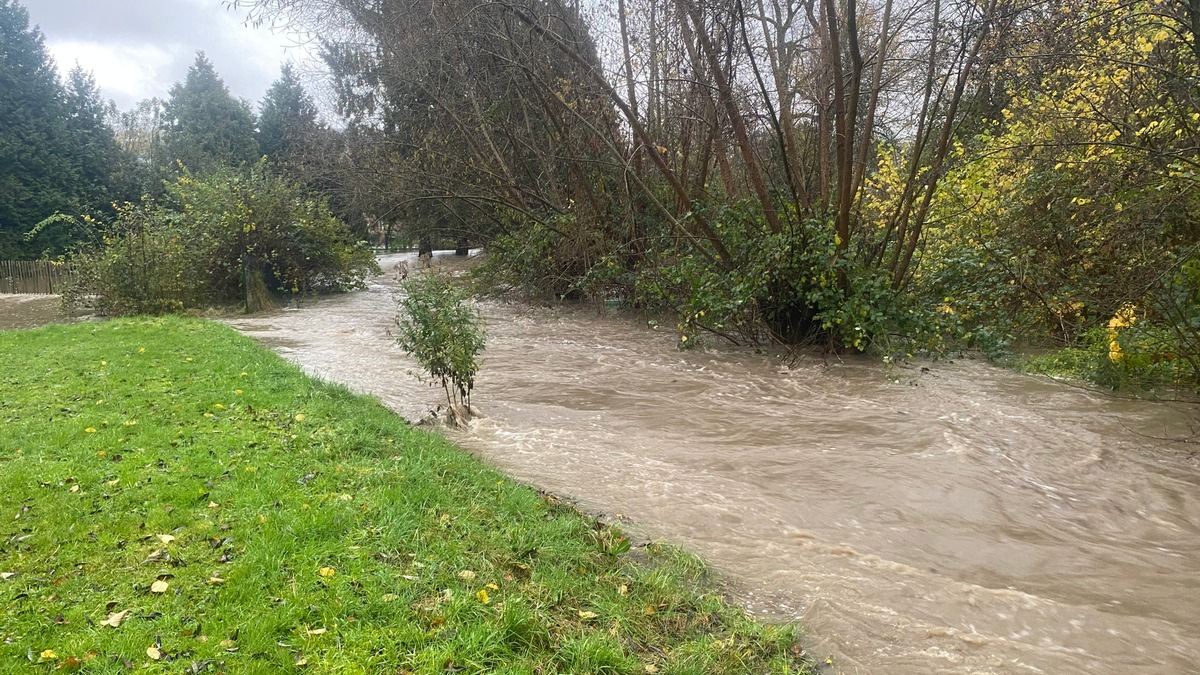 FW-Velbert: Hochwasserereignis in Velbert-Langenberg und-Neviges - Feuerwehr im Dauereinsatz - Foto: presseportal.de