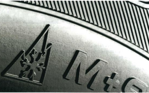 LPI-SLF: Hinweis zur Winterbereifung/ Alpine-Symbol - Foto: presseportal.de